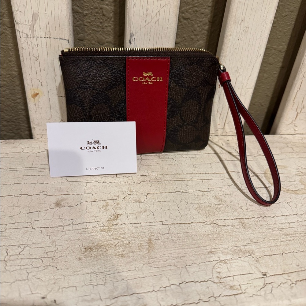 Beautiful dark brown COACH  wristlet new without tags corners are beautiful